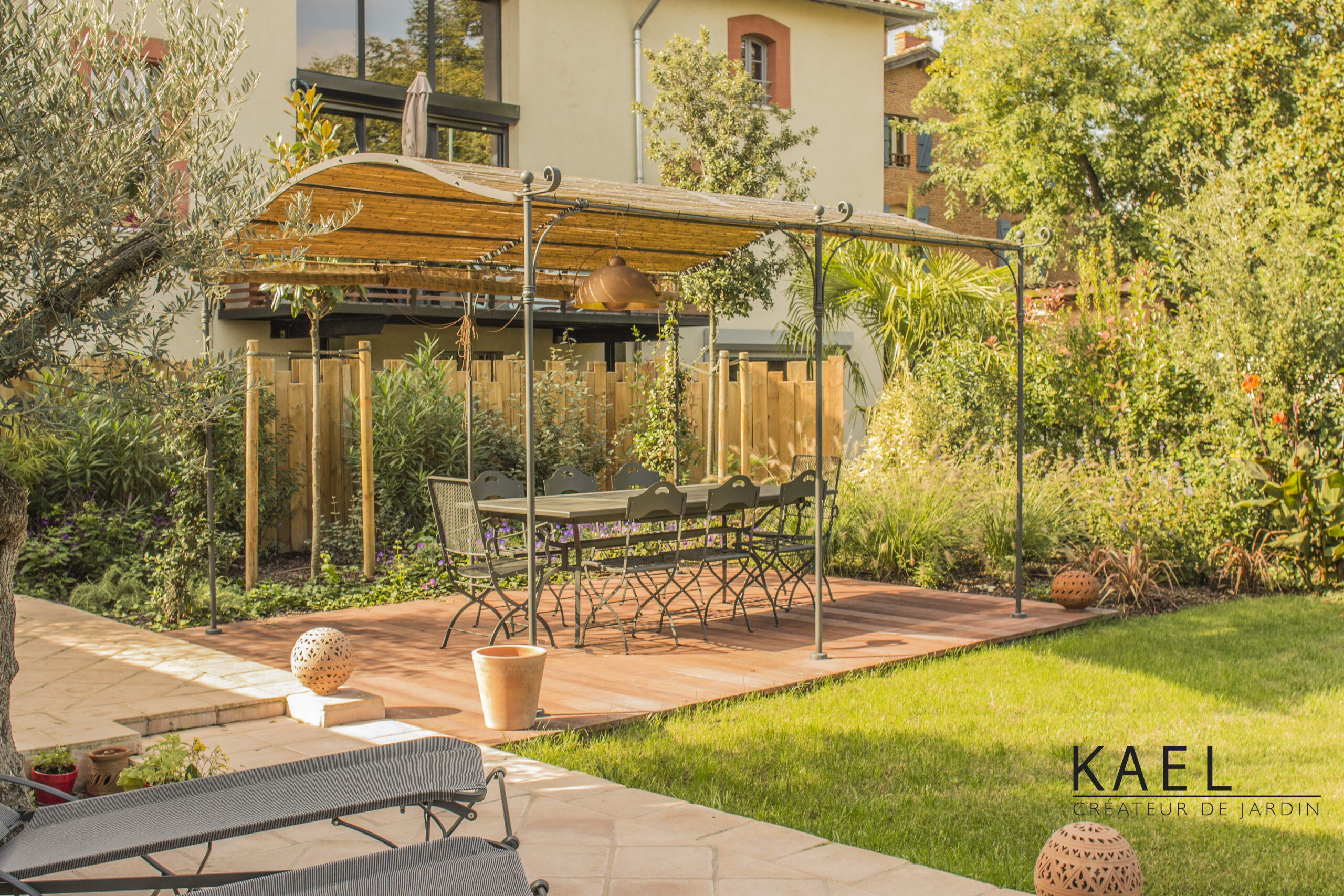 Aménagement d&rsquo;un espace terrasse à l’abri des vis à vis au plein cœur de Blagnac