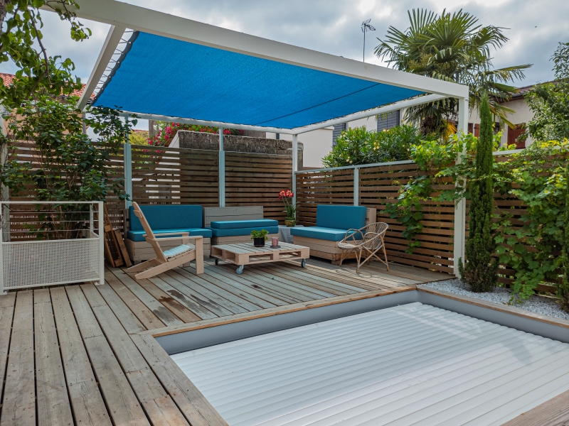 Vue sur l&rsquo;espace salon d&rsquo;été