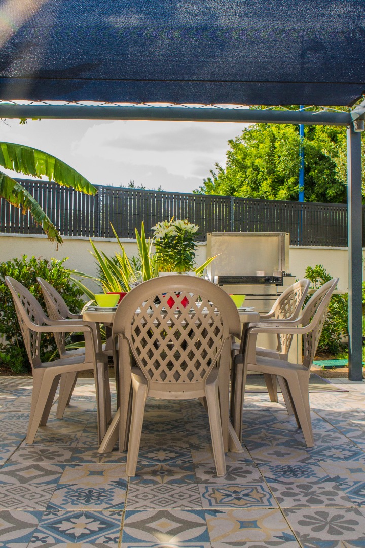 Coin repas avec plancha forge adour