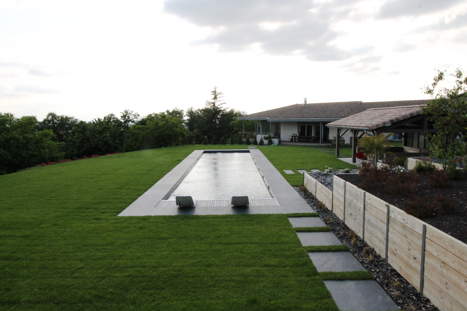 Utilisation de dalle en ardoise pour les allée