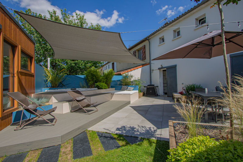 Vue globale sur l&rsquo;espace spa et repas