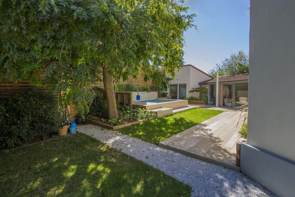 Habillage du garage en lambourdes