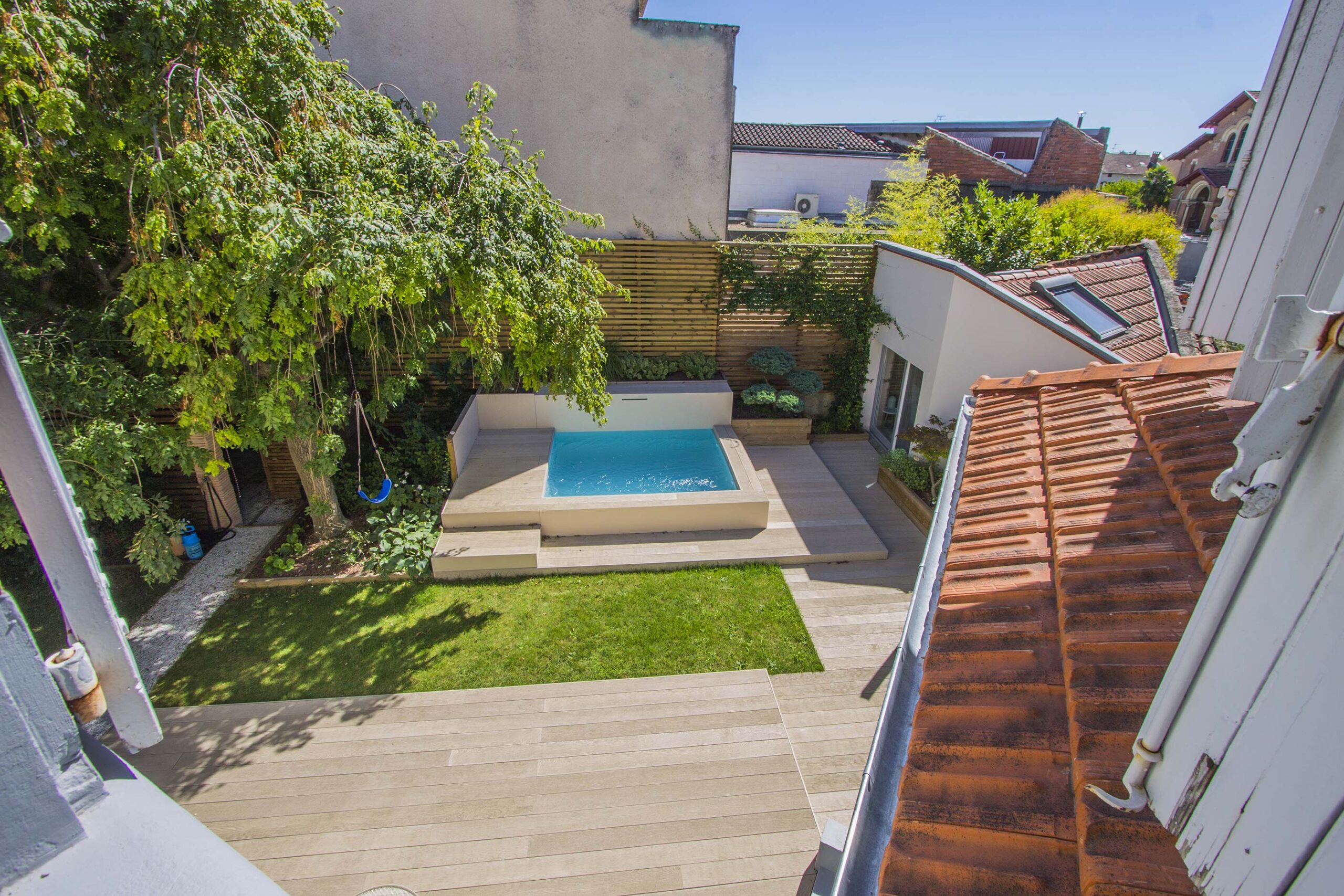 Espace piscine avec terrasse en lames Ansyears