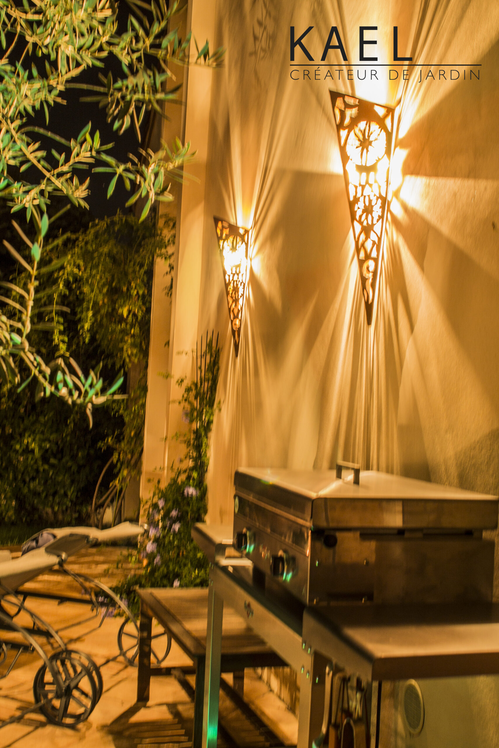 Vue sur l&rsquo;espace repas et sa pergola