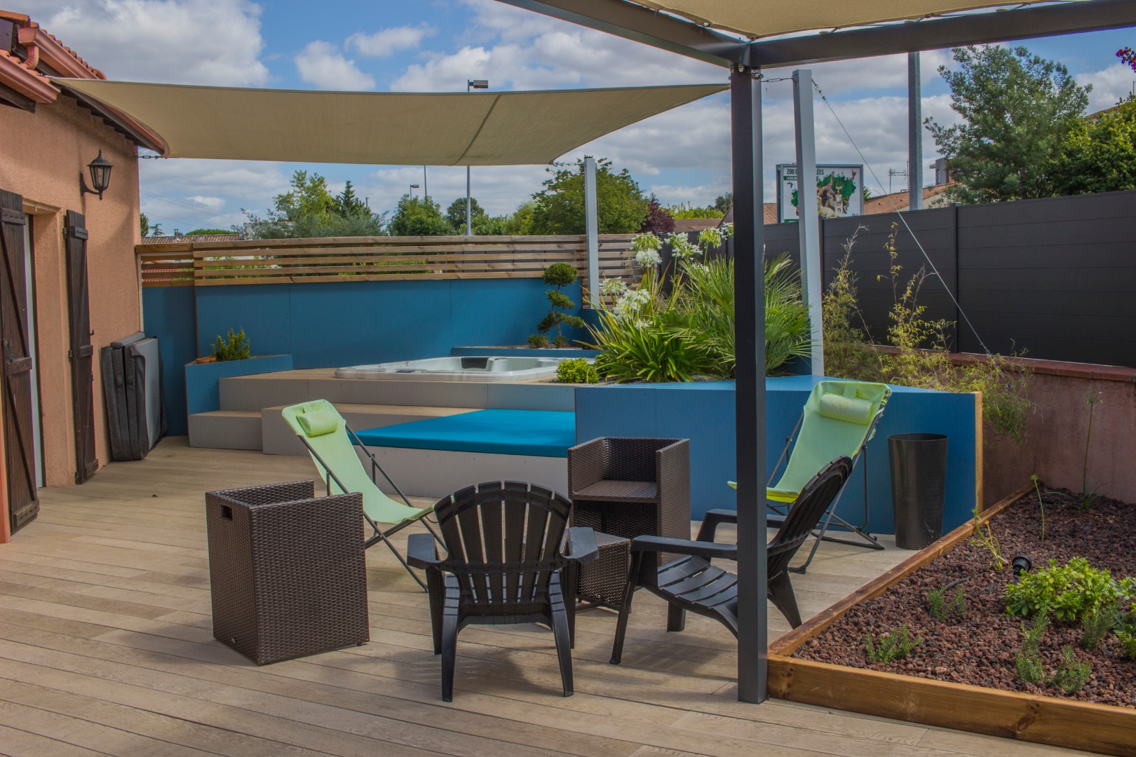 Vue de l&rsquo;espace repas sur la Beogarden